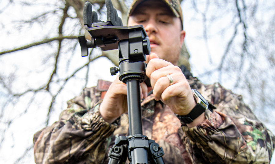 Hunter adjusting the head of a KJI shooting tripod